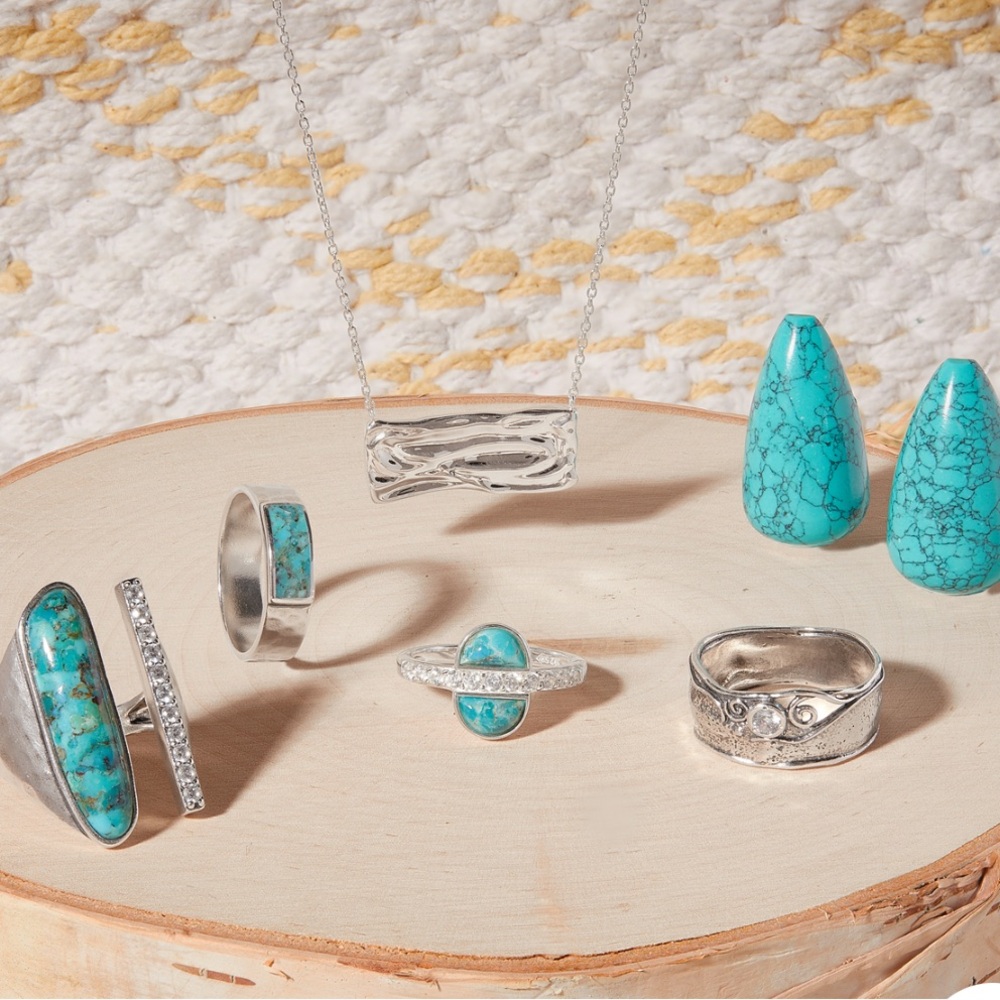 Silpada ‘Fun Petals’ Drop Turquoise Earrings. NWB. - Picture 4 of 6